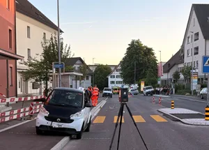 30659241-3 In Brüttisellen wurde ein Kind bei einem Verkehrsunfall schwer verletzt.