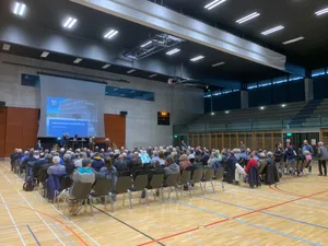11366655-1 Das Interesse an der Infoveranstaltung zur Entwicklung von Volketswil war gross; die Halle im Kultur- und Sportzentrum Gries entsprechend gut besucht.
