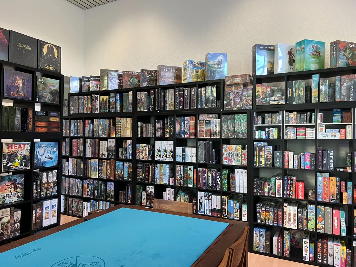 Im Wellplayed in Dübendorf kann man nicht nur Spiele kaufen, sondern auch ausprobieren.