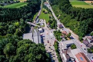 Areal beim Bahnhof Aathal Areal beim Bahnhof Aathal