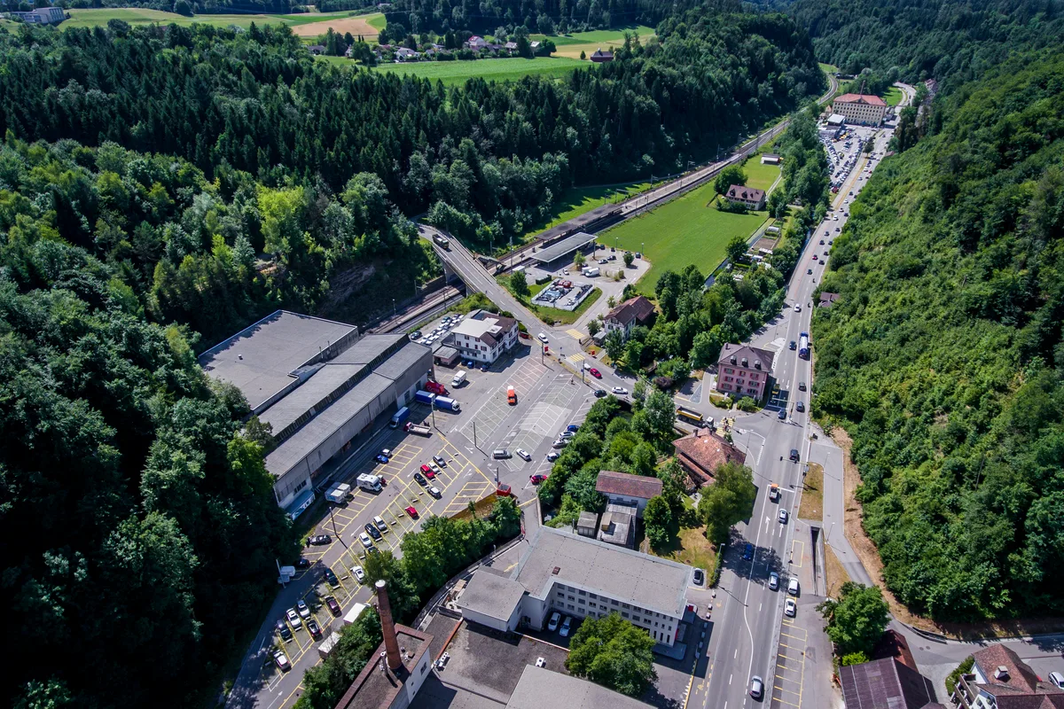Eine Luftaufnahme von Aathal aus dem Jahr 2017: Während sich dort seither die Besitzverhältnisse stark verändert haben, klemmt es bei den baulichen Neuerungen.