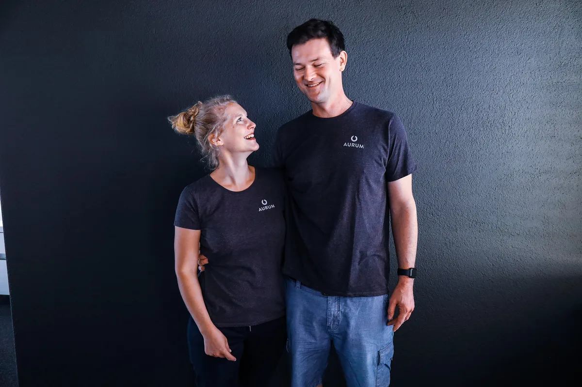 Das Foto zeigt Tina und Sven Huttinger von Aurum Training.