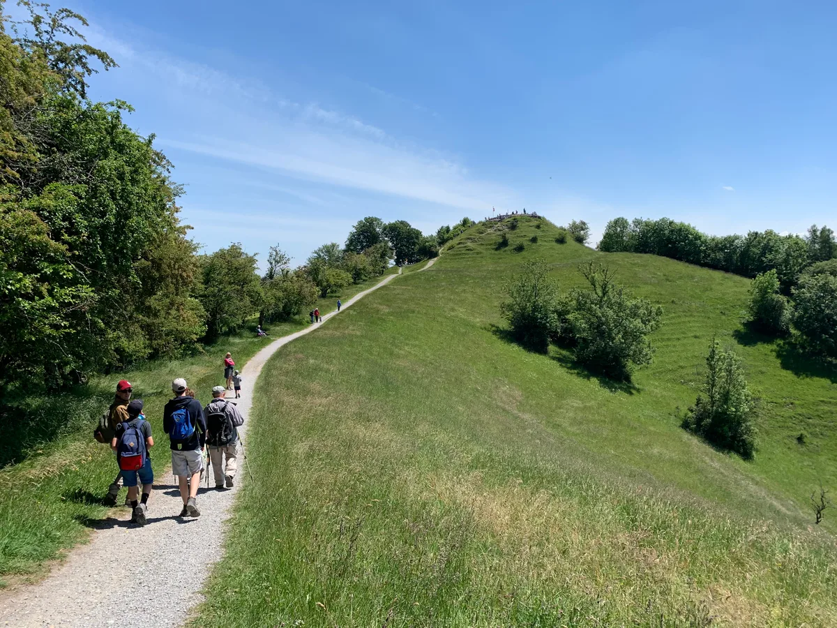 Ausflugsziel Schauenberg ob Turbenthal wandern, Burgruine, 31. Mai 2020 viele Ausflügler Berge Tösstal