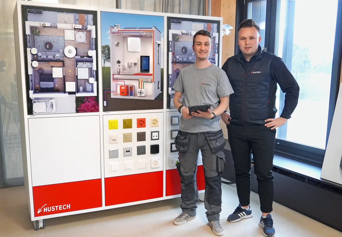 Ausbildungsleiter Yannick Dos Reis und Lernender Tim Kuster von der Hustech Installations AG. Ausbildungsleiter Yannick Dos Reis und Lernender Tim Kuster von der Hustech Installations AG.