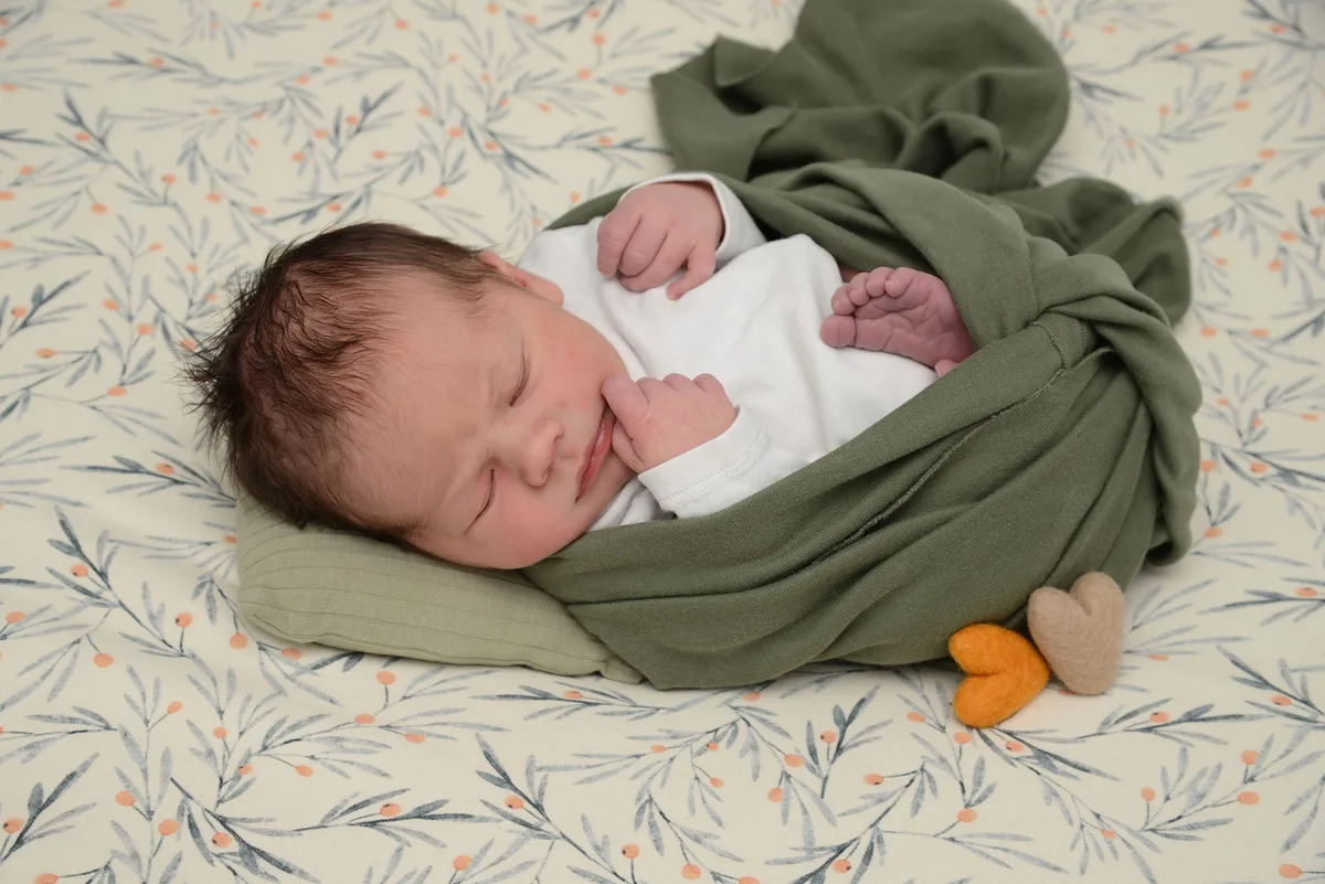 28576441-3 Sian liess auf sich warten: Der kleine Junge kam erst am 2. Januar um 23.37 Uhr zur Welt.