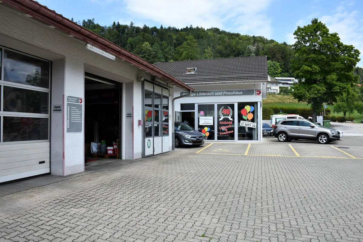 Die Garage Läderach & Pneuhaus GmbH feiert im September ihr 40-Jahre-Jubiläum. Das Foto zeit die Garage Läderach & Pneuhaus GmbH in Turbenthal.