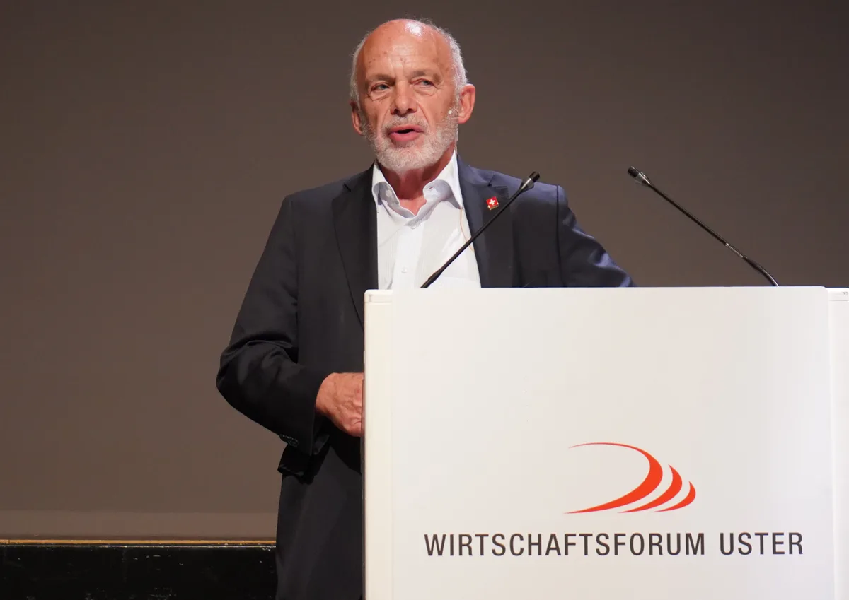 «Gemessen an der Bevölkerungszahl sind wir eines der grössten Einwanderungsländer weltweit»: Alt Bundesrat Ueli Maurer sprach am Wirtschaftsforum Uster vor rund 300 Personen,
