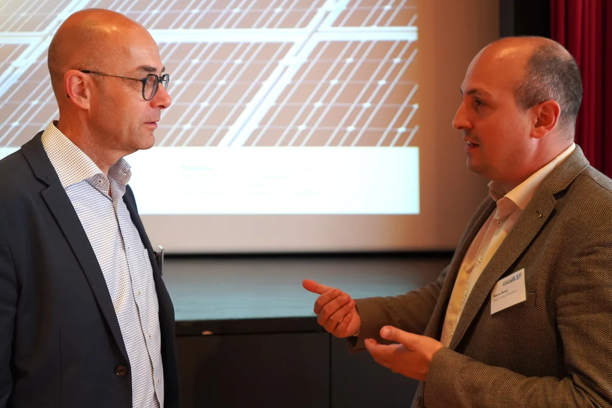 Illnau-Effretikons Stadtpräsident Marco Nuzzi (rechts) im Gespräch mit Alex Herzog, Fachverantwortlicher Energie der
Stadt Illnau-Effretikon.