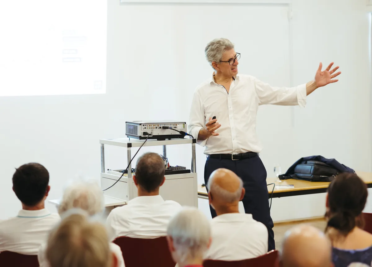 Immobilienexperte Donato Scognamiglio tourt mit einer Vortragsreihe durch den Kanton Zürich.