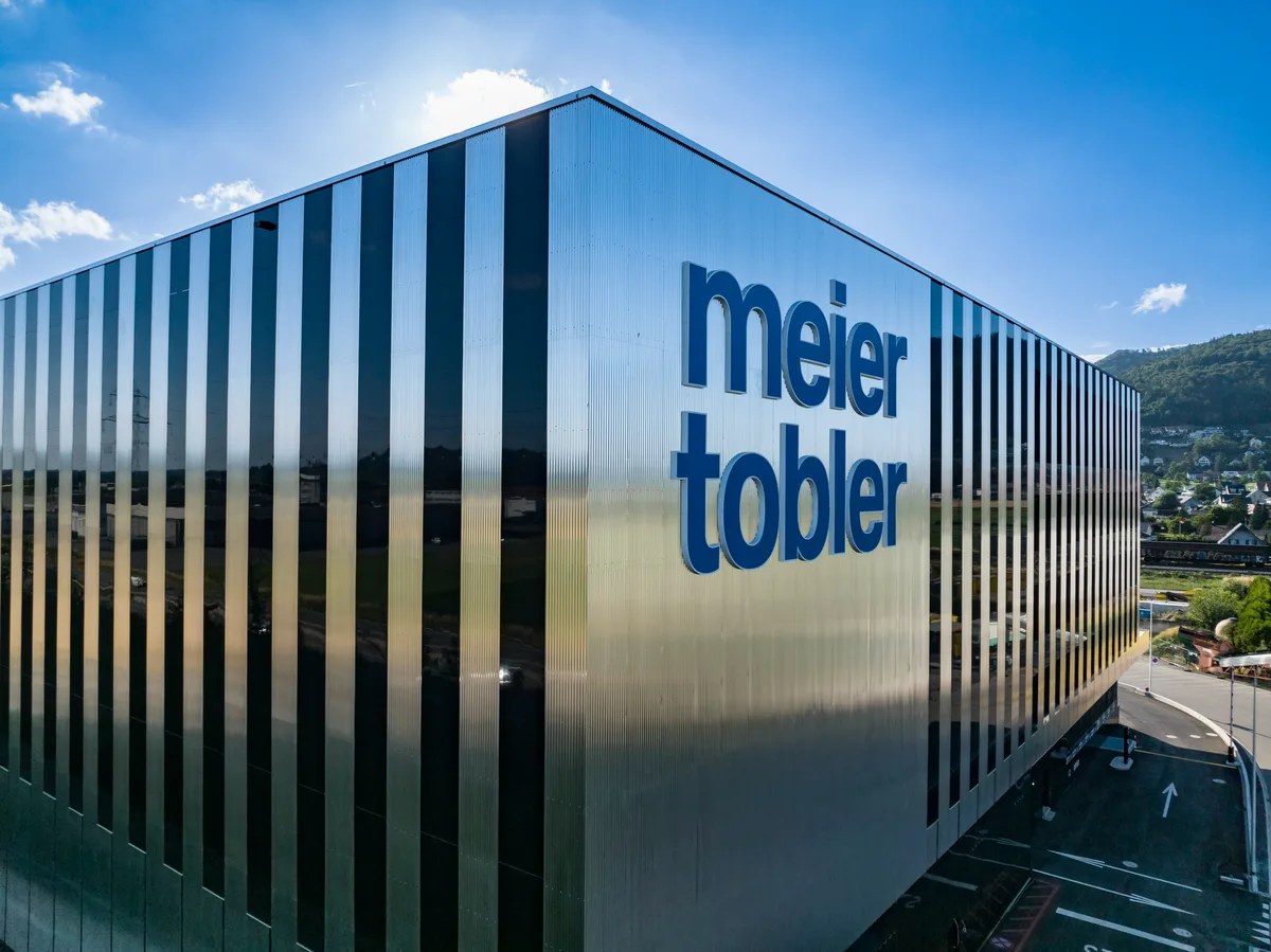 22114880-5 Nicht alles ist Gold, was glänzt: Das neue Logistikzentrum von Meier Tobler in Oberbuchsiten AG kämpft mit Kinderkrankheiten.
