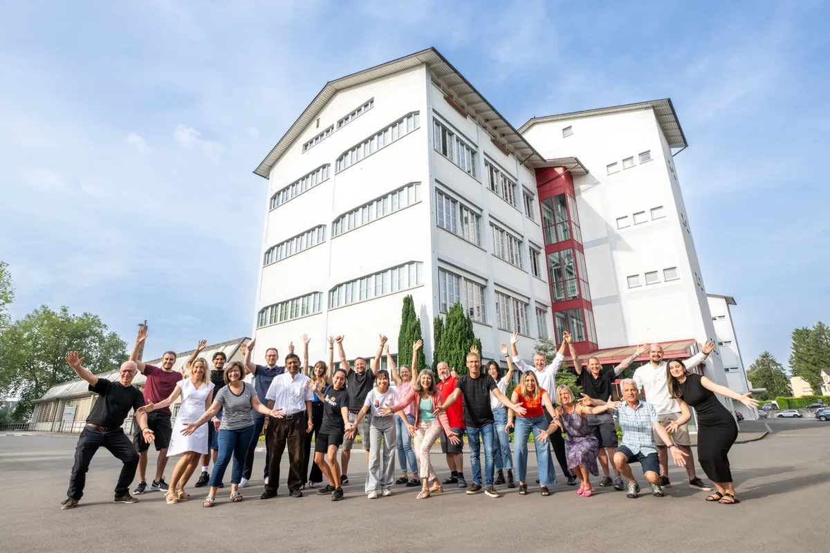 Knapp 700 Mitarbeitende weltweit, 300 am Sitz in Niederuster: Uster Technologies lägt am 23. September zum Tag der offenen Tür. Knapp 700 Mitarbeitende weltweit, 300 am Sitz in Niederuster: Uster Technologies lägt am 23. September zum Tag der offenen Tür.