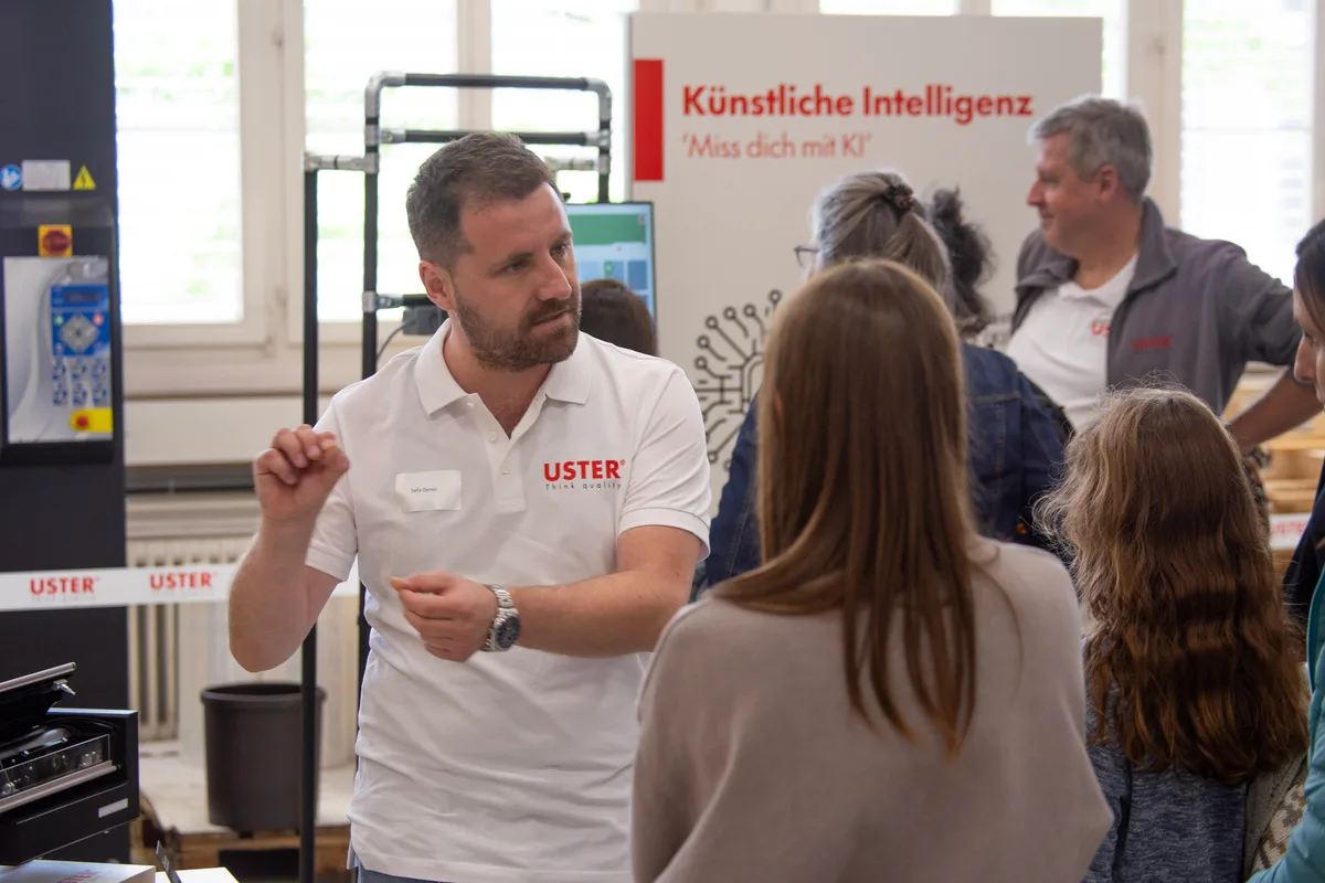 Rund 130 Mitarbeitende von Uster Technologies halfen am Tag der offenen Tür mit und brachten den Gästen ihre Hightech-Produkte näher.