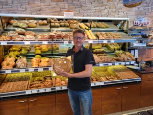 12299955-21 René Schweizer ist Inhaber und Geschäftsführer der Bäckereikette Voland mit Sitz in Steg.