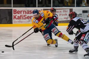 Sportplatz/Sporthalle, im Chreis, Dübendorf Jann Falett gegen Brandis Manuel Schaad und 47 Thomas Liechti Sportplatz/Sporthalle, im Chreis, Dübendorf Jann Falett gegen Brandis Manuel Schaad und 47 Thomas Liechti