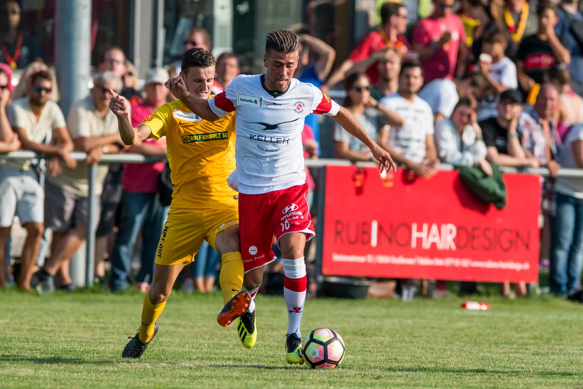Sportplatz/Sporthalle Grossriet, Greifensee Severin Burkart gegen Winterthur Roberto Alves