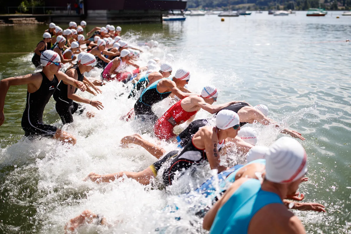 Über 2000 Teilnehmerinnen und Teilnehmer nehmen am Wochenende den Uster Triathlon in Angriff. (Archiv)