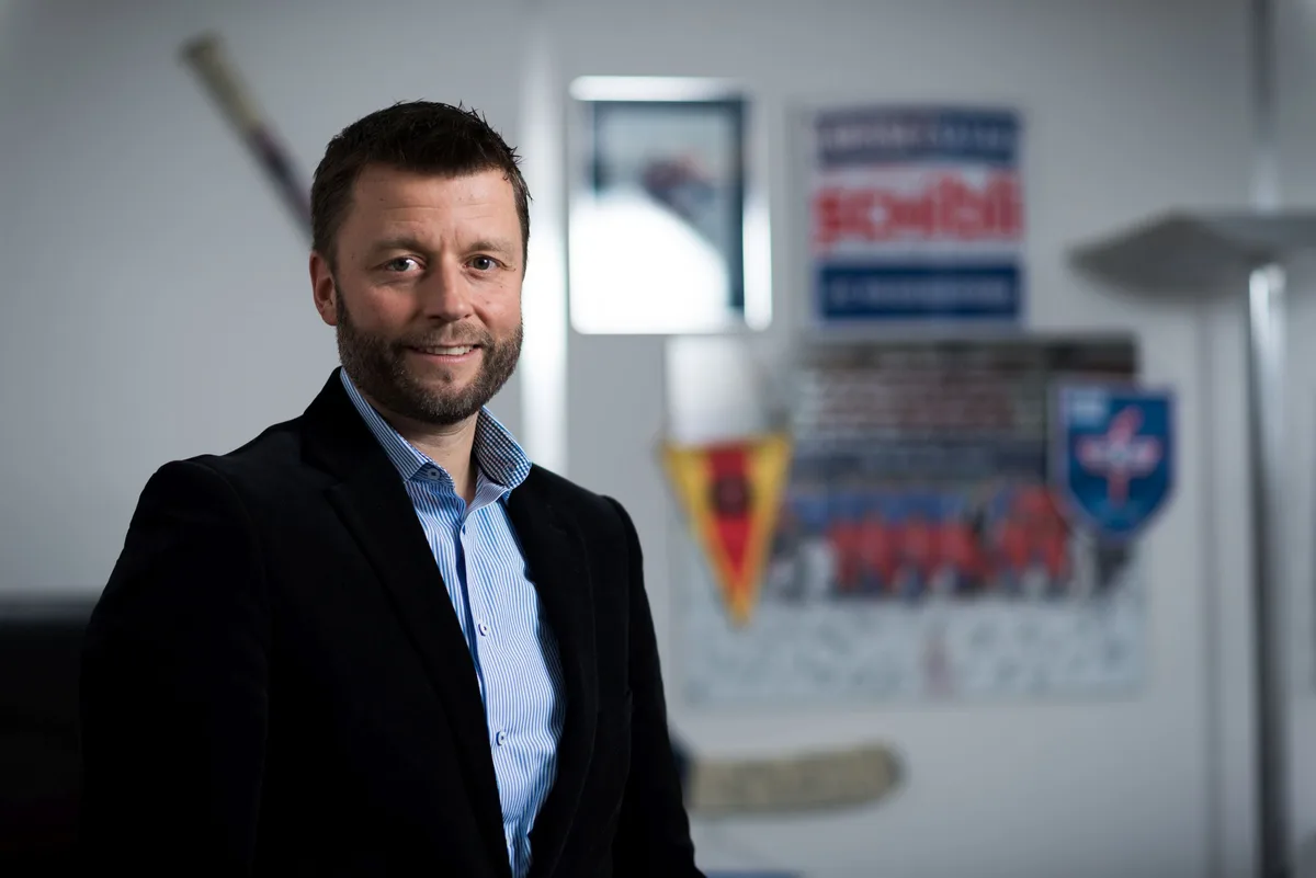 21409447-11 Jan Schibli – Sponsor, Fan und Mäzen der Kloten Flyers und UHC Uster