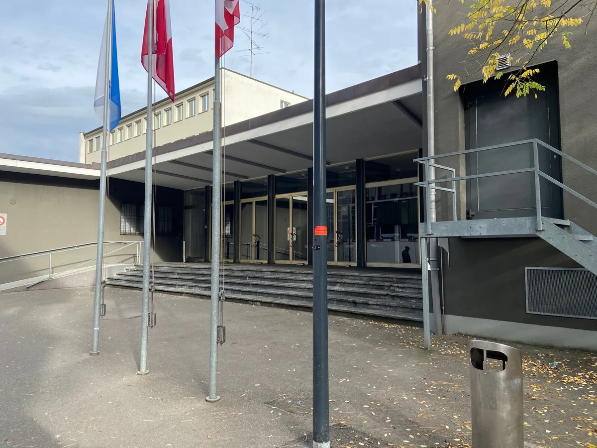 Stadthofsaal Uster von Aussen im Herbst