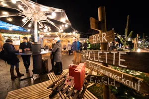 22460424-4 Jean-Francois Rossier eröffnet den neuen Weihnachtsmarkt im Stadtpark Uster.