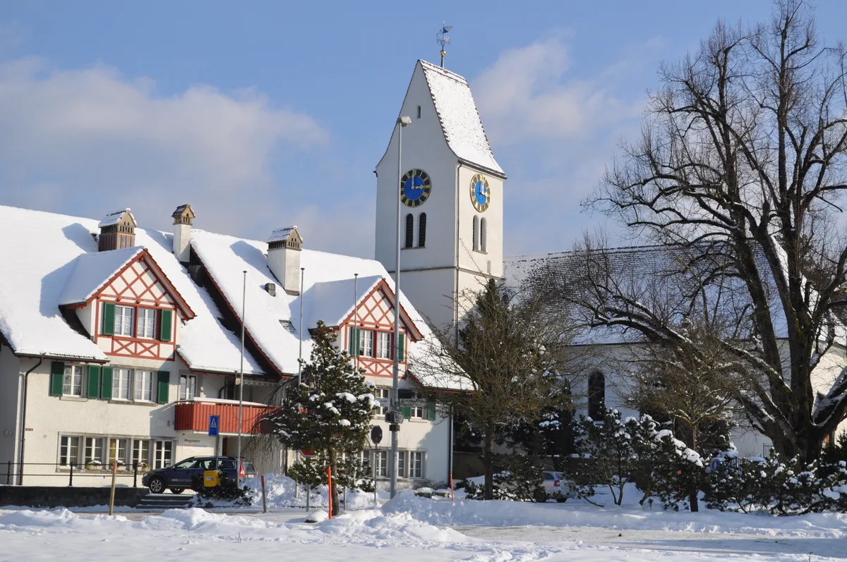 Gemeindehaus und Kirche Wildberg.