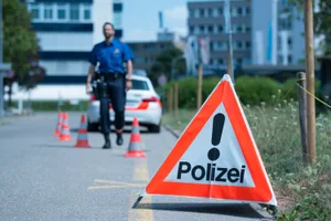 Triopan, Signal, Dreieck, Kontrolle. Symbolbild Symbol Polizei Kantonspolizei Zürich. Bild darf mit Quellenangabe weiter verwendet werden. Triopan, Signal, Dreieck, Kontrolle. Symbolbild Symbol Polizei Kantonspolizei Zürich. Bild darf mit Quellenangabe weiter verwendet werden.