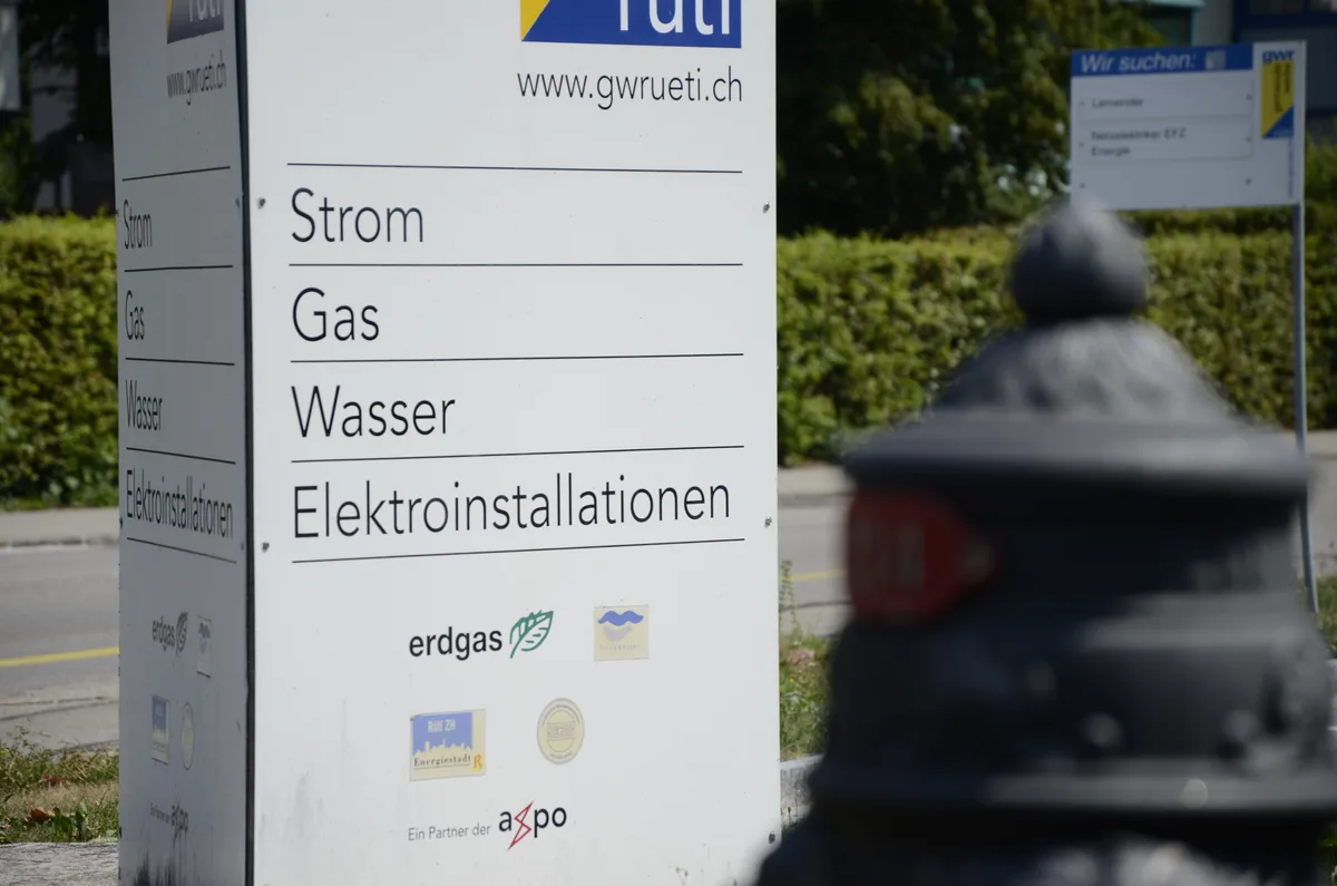 Eine Firmentafel.