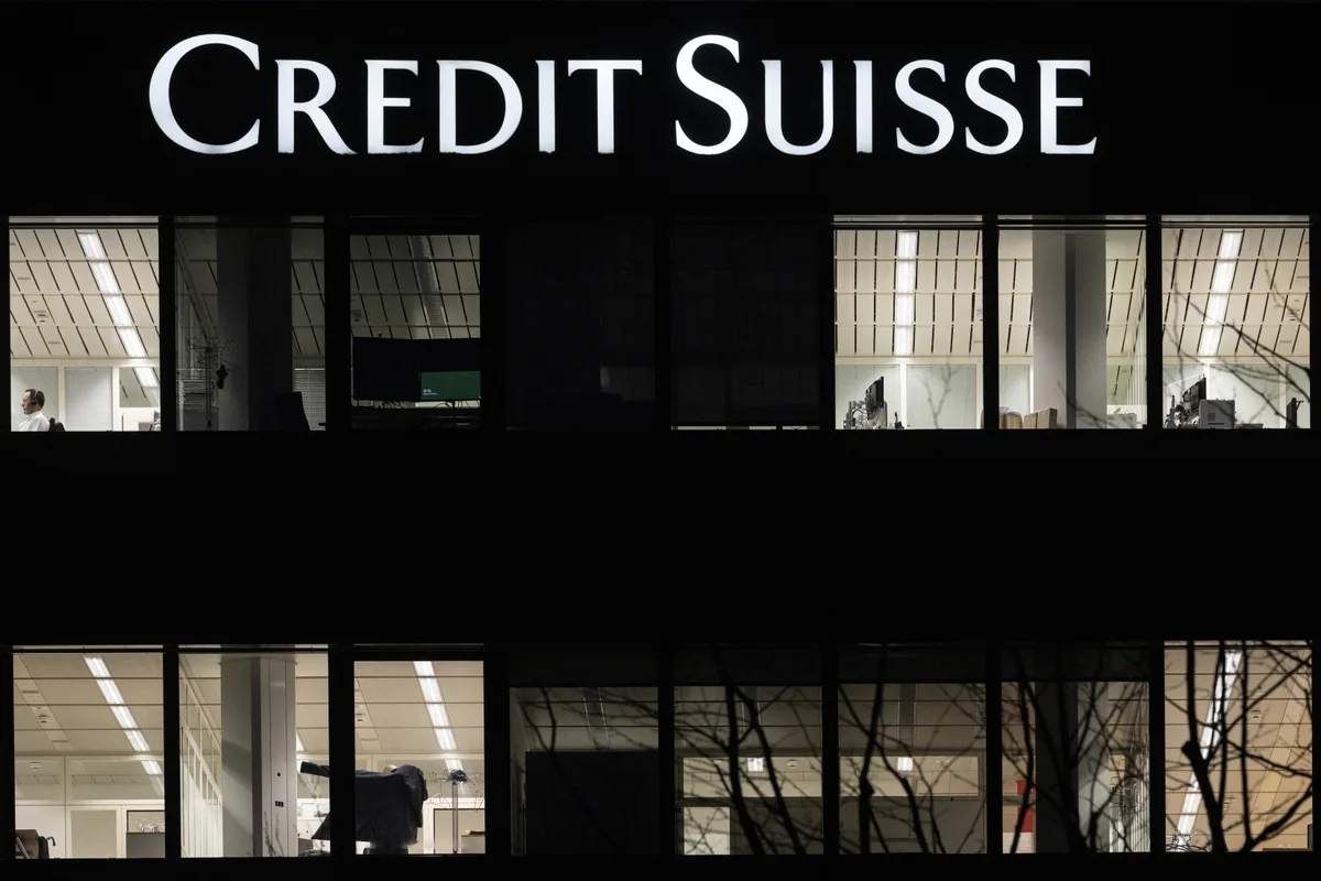 Untitled Das Logo der Bank Credit Suisse im Betriebsgebaeude Uetlihof leuchtet am Mittwoch, 8. Februar 2023 in Zuerich. (KEYSTONE/Ennio Leanza)