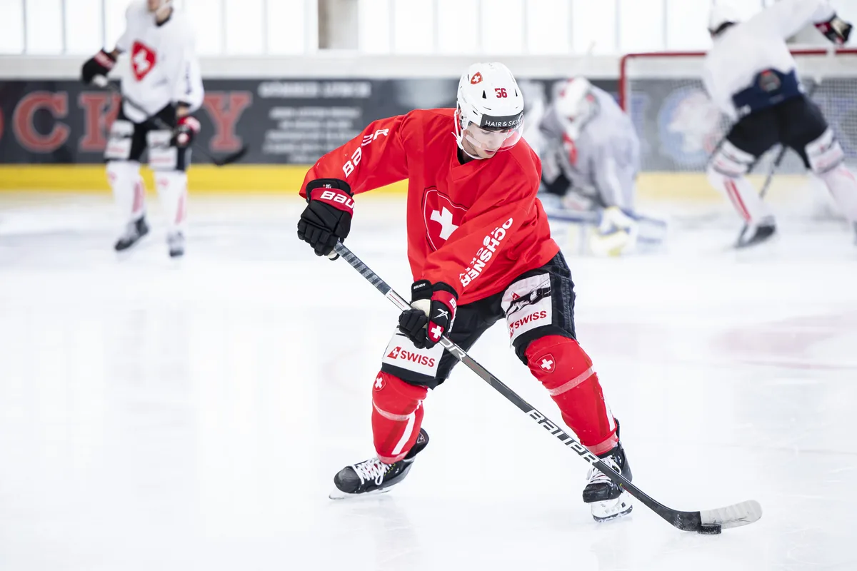 Tim Berni waehrend eines Trainings im Rahmen der Vorbereitungen der Schweizer Eishockey-Nationalmannschaft auf die WM in Riga, am Mittwoch, 26. April 2023 in der Kunsteisbahn in Zuerich. (KEYSTONE/Michael Buholzer)