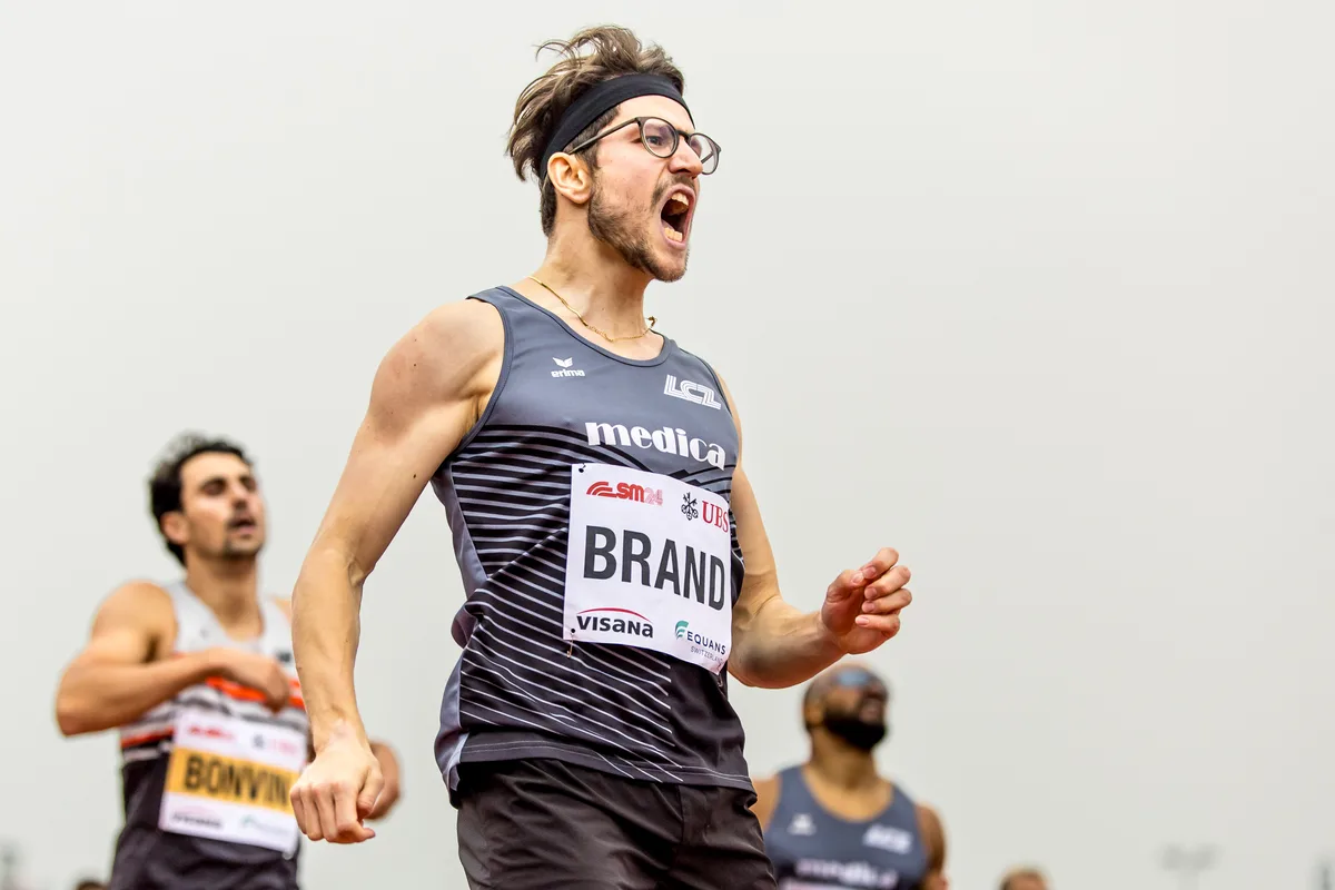 Dany Brand setzte sich im Final gegen Julien Bonvin und Nahom Yirga erfolgreich durch. Dany Brand (LC Zuerich) reagiert auf seinen Sieg im 400 m Huerdenlauf bei den Schweizer Leichtathletik-Meisterschaften in Winterthur, am Samstag, 29. Juni 2024. (KEYSTONE/ATHLETIX.CH/Ulf Schiller)