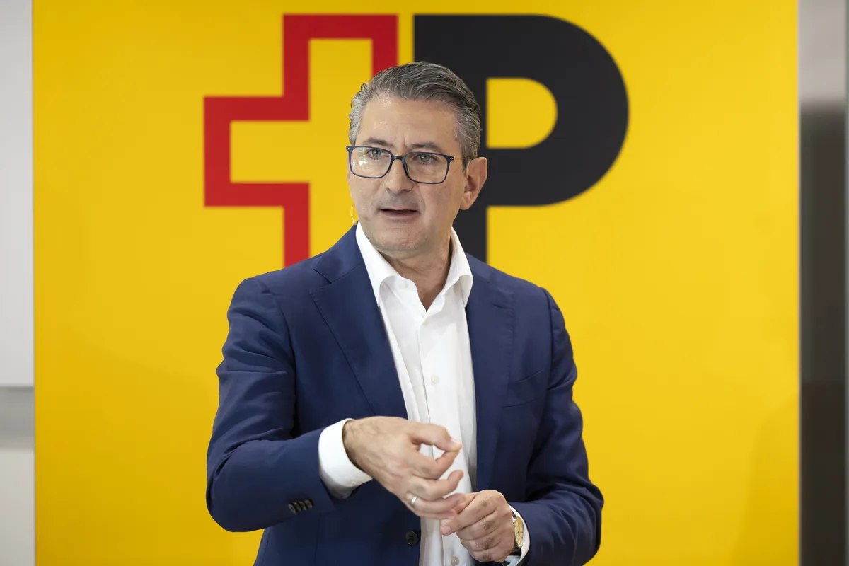Roberto Cirillo, Konzernleiter Schweizerische Post, spricht waehrend einer Medienkonferenz der Schweizerischen Post zur Strategie des Filialnetzes, am Dienstag, 29. Oktober 2024 in Bern. (KEYSTONE/Peter Klaunzer)