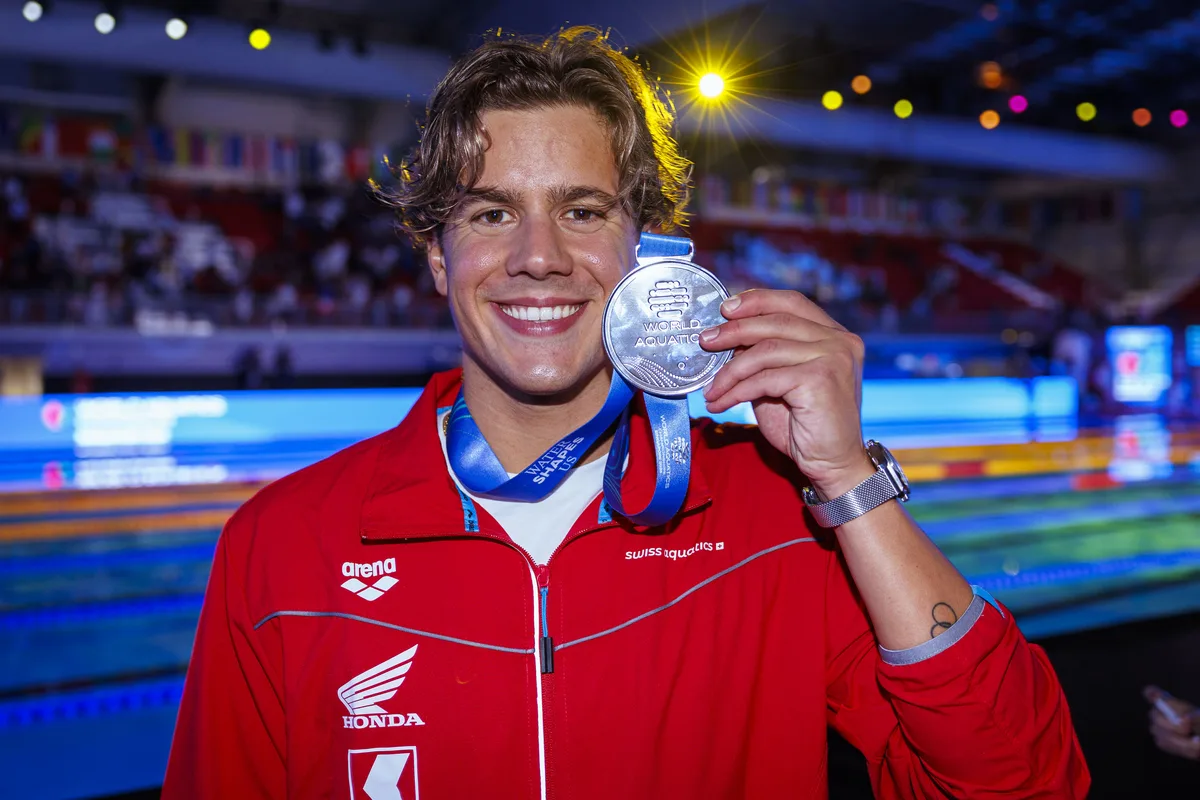 Swiss swimmer Noe Ponti poses with his Silver medal after finishing second in the Men's 50m Butterfly Final during the World Aquatics Swimming Championships (50m) in Singapore, Singapore, Monday, July 28, 2025. (KEYSTONE/Patrick B. Kraemer)