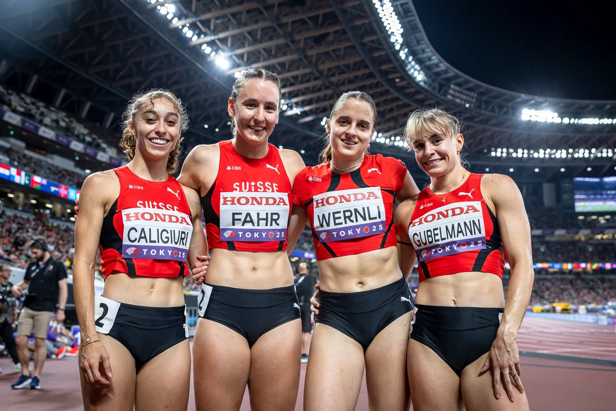 Switzerland's Iris Caligiuri, Annina Fahr, Lena Wernli and Catia Gubelmann, left to right, pose for a photo after the women's 4x400 meters relay heat on day eight of the World Athletics Championships Tokyo 2025 at the National Stadium on Saturday, September 20, 2025 in Tokyo, Japan. (KEYSTONE/Michael Buholzer)