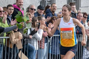 Die Schweizerin Fabienne Schlumpf, Siegerin am Murtenlauf, am Sonntag, 5. Oktober 2025, in Fribourg. (KEYSTONE/Peter Schneider) Die Schweizerin Fabienne Schlumpf, Siegerin am Murtenlauf, am Sonntag, 5. Oktober 2025, in Fribourg. (KEYSTONE/Peter Schneider)