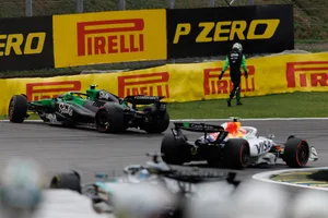 epa12514772 Kick Sauber driver Gabriel Bortoleto of Brazil leaves his vehicle after crashing during the 2025 Formula One Grand Prix of Sao Paulo at the Autodromo Jose Carlos Pace racetrack in Interlagos, Sao Paulo, Brazil, 09 November 2025. EPA/Isaac Fontana epa12514772 Kick Sauber driver Gabriel Bortoleto of Brazil leaves his vehicle after crashing during the 2025 Formula One Grand Prix of Sao Paulo at the Autodromo Jose Carlos Pace racetrack in Interlagos, Sao Paulo, Brazil, 09 November 2025. EPA/Isaac Fontana