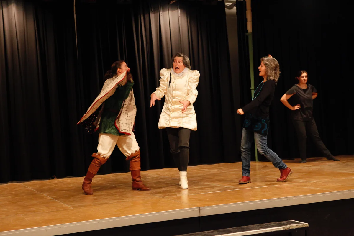 Der Theaterverein Fällanden probt in der Zwicky-Fabrik für ihr Stück Der gestiefelte Kater, das im Januar 2024 Premiere feiert.