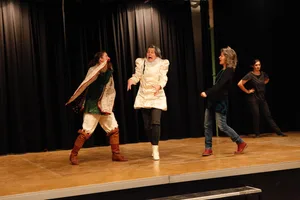 22933878-6 Der Theaterverein Fällanden probt in der Zwicky-Fabrik für ihr Stück Der gestiefelte Kater, das im Januar 2024 Premiere feiert.