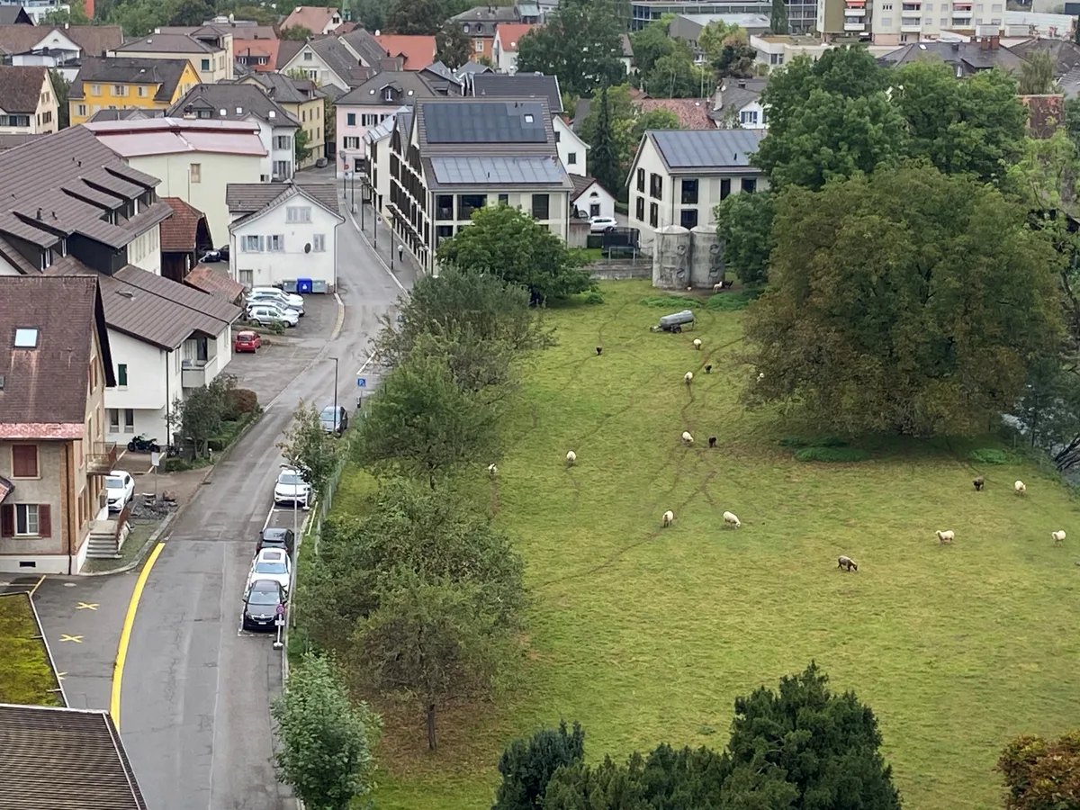 Die Zufahrtstrasse am Aabach ist eng.