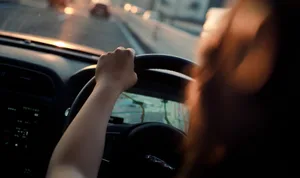 21322199-3 Eine Autofahrerin musste sich in Effretikon gegen Schläge einer Chauffeuse wehren.