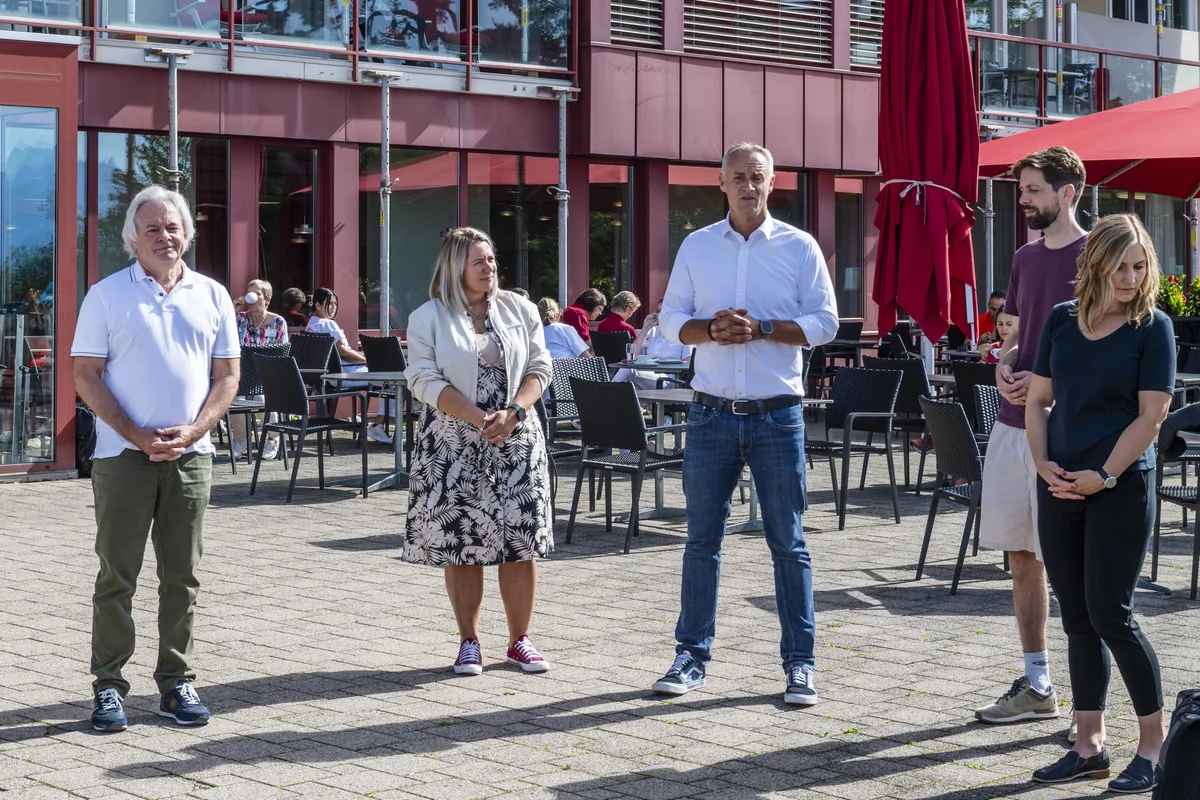 Das Gesundheitswesen ist unter Beschuss. Mit der Investition will CEO Till Hornung ein positives Signal aussenden. Feierliche Übergabe der Baubewilligung für den Neubau vom Reha-Zentrum Wald.