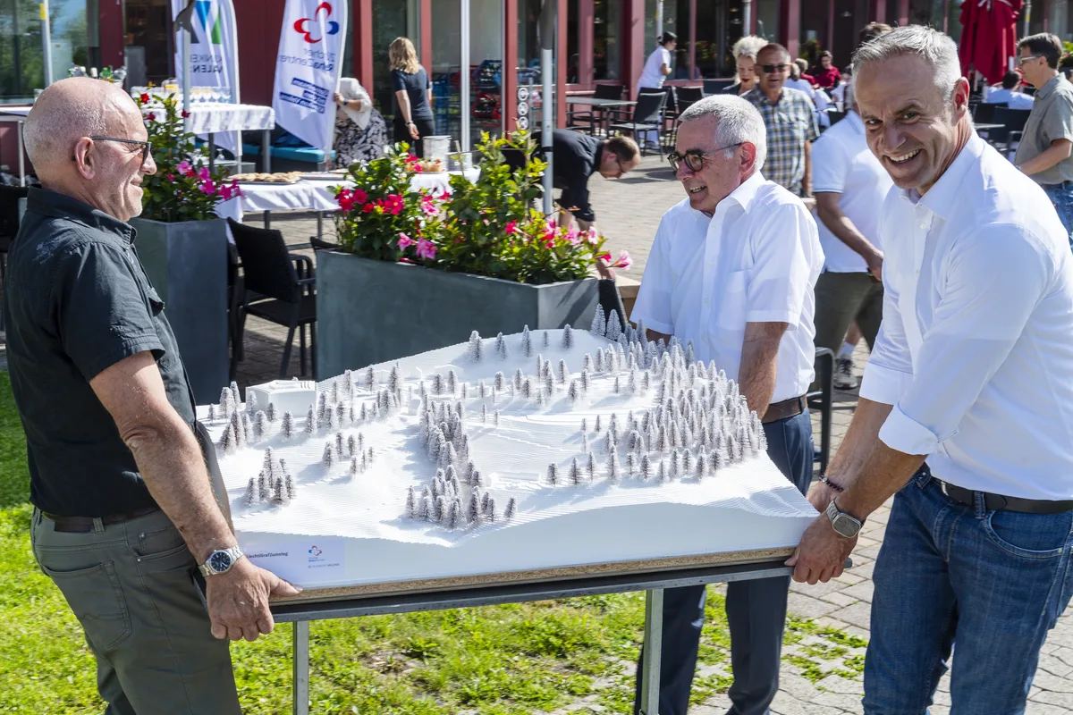 29699060-1 Der Neubau ist jetzt schon ein Projekt bei dem alle Hand in Hand zusammenarbeiten.
