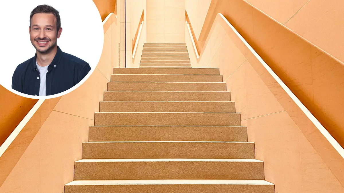 29549833-12 Eine lange Treppe in einer Wohnung kann für gehbehinderte Menschen zum unüberwindbaren Hindernis werden. Wollen sie dann einen Treppenlieft einbauen, müssen sie im Kanton Zürich besonders rigide Vorschriften einhalten.