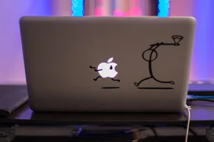 25724464-5 Ein Einzelinitiant möchte die Apple-Computer am liebsten aus den Schulzimmern in Hinwil verjagen.