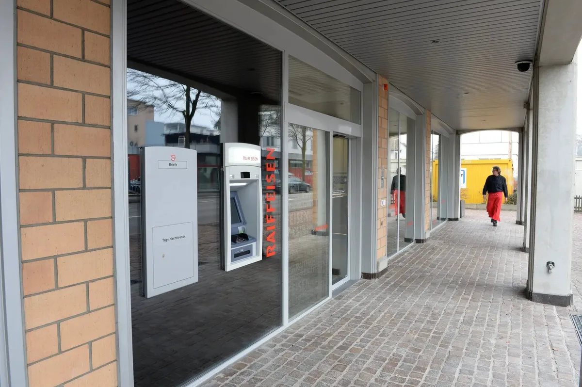 Wo heute noch Geldgeschäfte abgewickelt werden, soll auf Absehen die Stadtpolizei von Illnau-Effretikon untergebracht werden. (Archiv) Foto: Heinz Diener Wo heute noch Geldgeschäfte abgewickelt werden, soll auf Absehen die Stadtpolizei von Illnau-Effretikon untergebracht werden. (Archiv) Foto: Heinz Diener