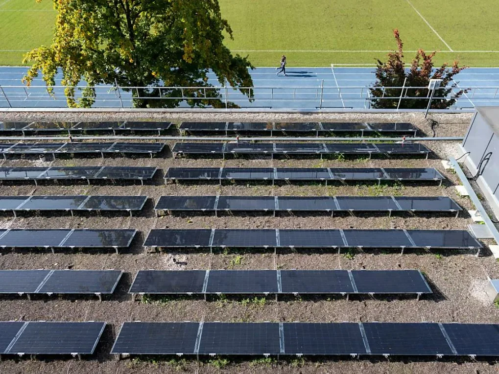 Der Kanton Zürich setzt stark auf Solarenergie. Die bürgerlichen Kantonsräte fordern einen Fokus auf weitere Energien. (Symbolbild)