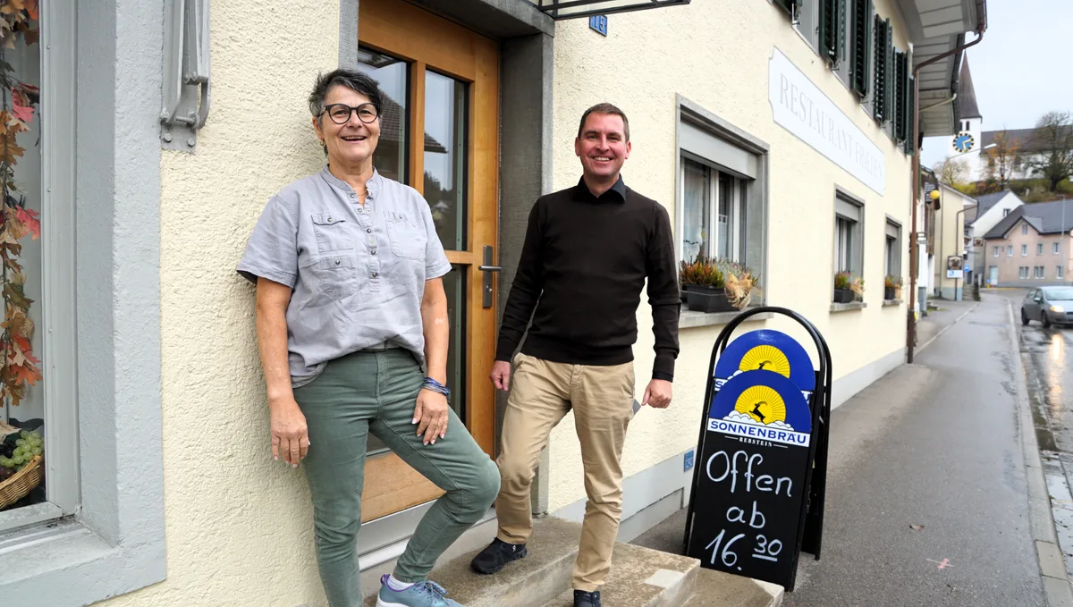 Die neue Betriebsleiterin Ursi Lüthi mit Elias Furrer, Verwaltungsratspräsident der Gasthof Gyrenbad AG.