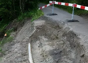 24524192-5 Die Leitung muss vor Wintereinbruch wieder überdeckt werden.