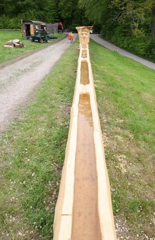 Der längste Holzbrunnen der Welt steht auf dem Pfannenstiel.