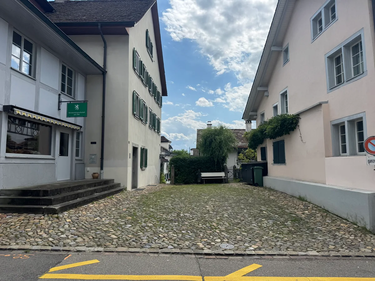 Ein kleiner Platz in Grüningen. 