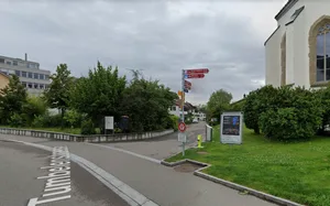 Die Strasse Im Kehr soll einen Belag aus Natursteinen erhalten. Die Strasse Im Kehr soll einen Belag aus Natursteinen erhalten.