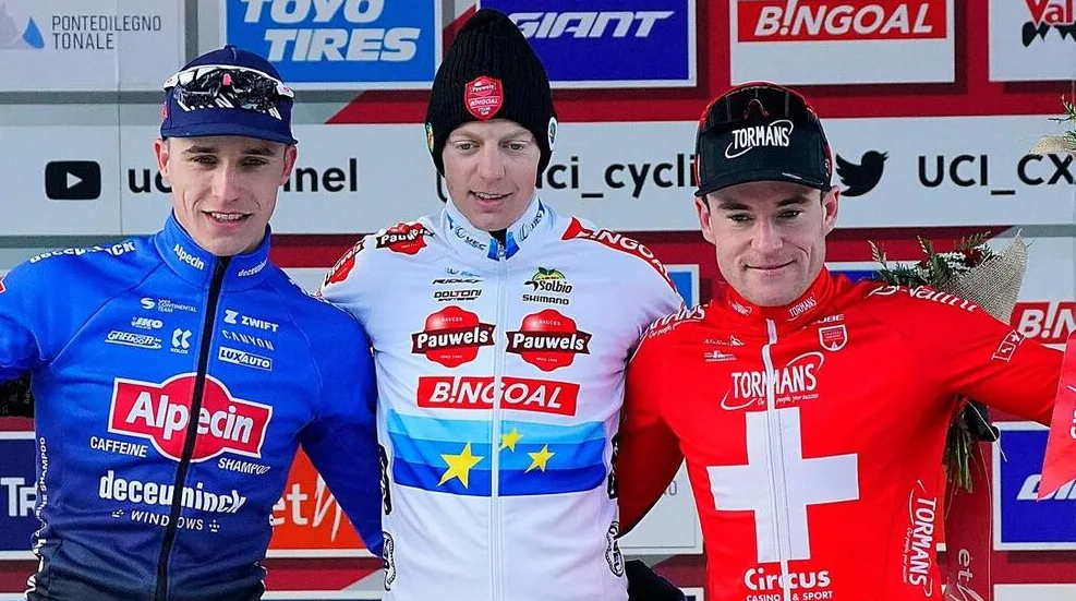 Erstmals auf einem Weltcup-Podest: Der Gibswiler Kevin Kuhn, ganz rechts.